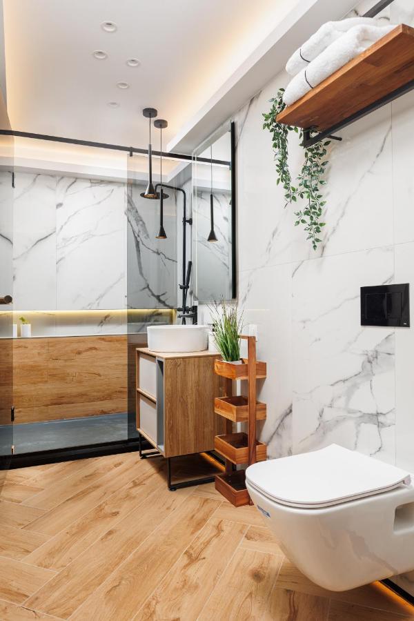 Pure Living Apartment W. Private Parking Brasov Exterior photo
