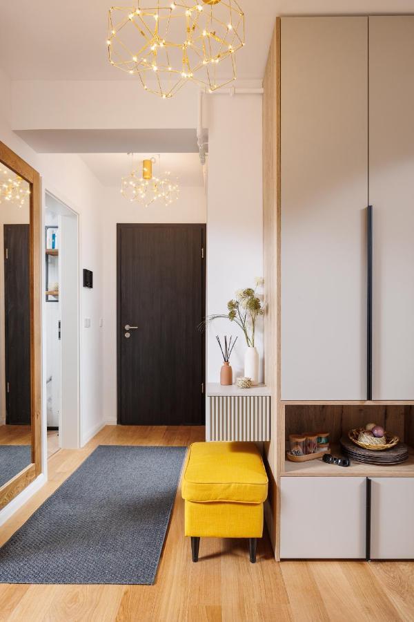Pure Living Apartment W. Private Parking Brasov Exterior photo