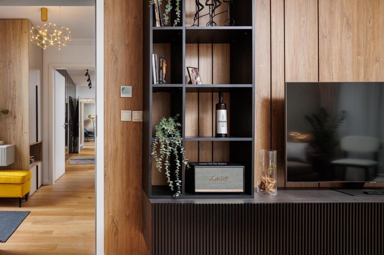 Pure Living Apartment W. Private Parking Brasov Exterior photo
