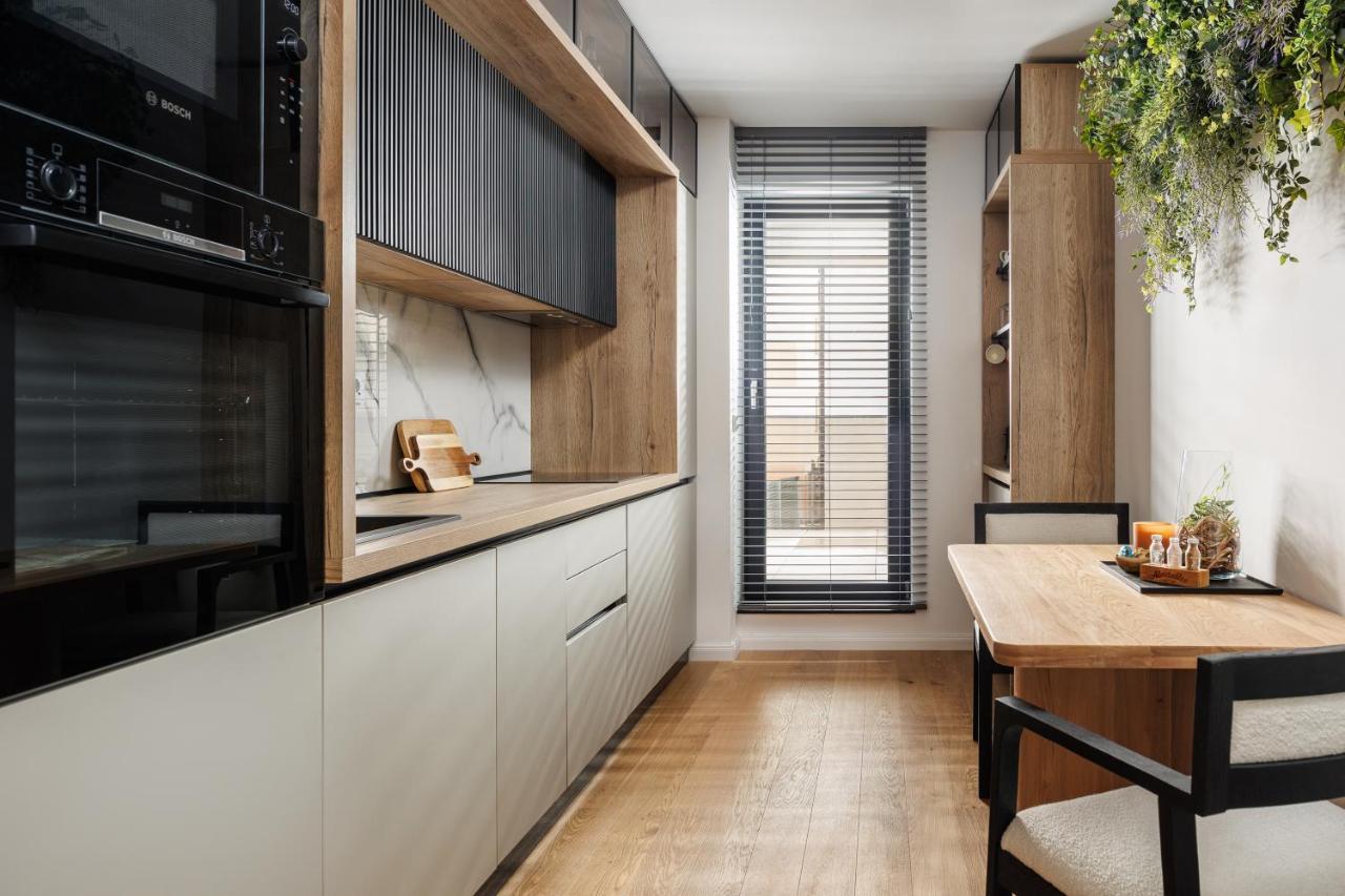 Pure Living Apartment W. Private Parking Brasov Exterior photo